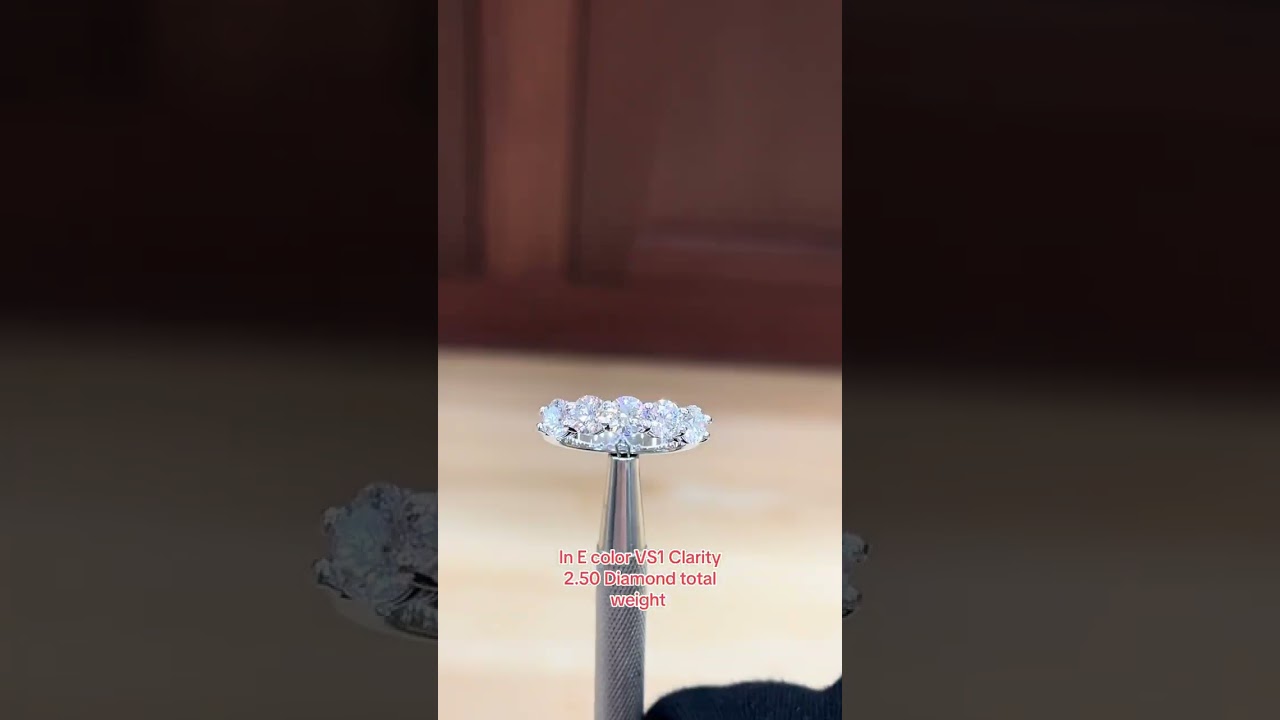 The perfect diamond band for every occasion 