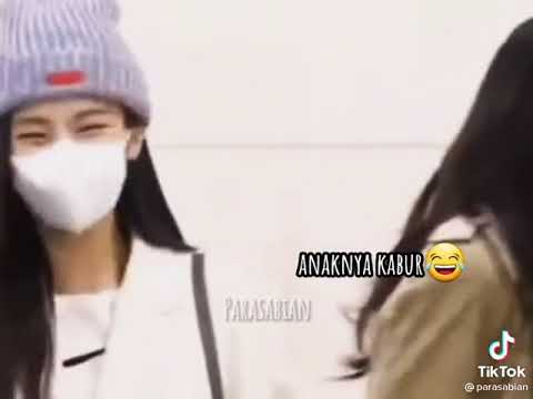 Ryeji and Yuna😂 (itzy)