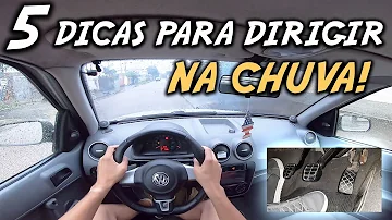 Qual o procedimento correto ao dirigir na chuva?