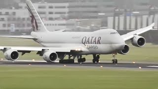 747 Engine Nearly Hits The Runway