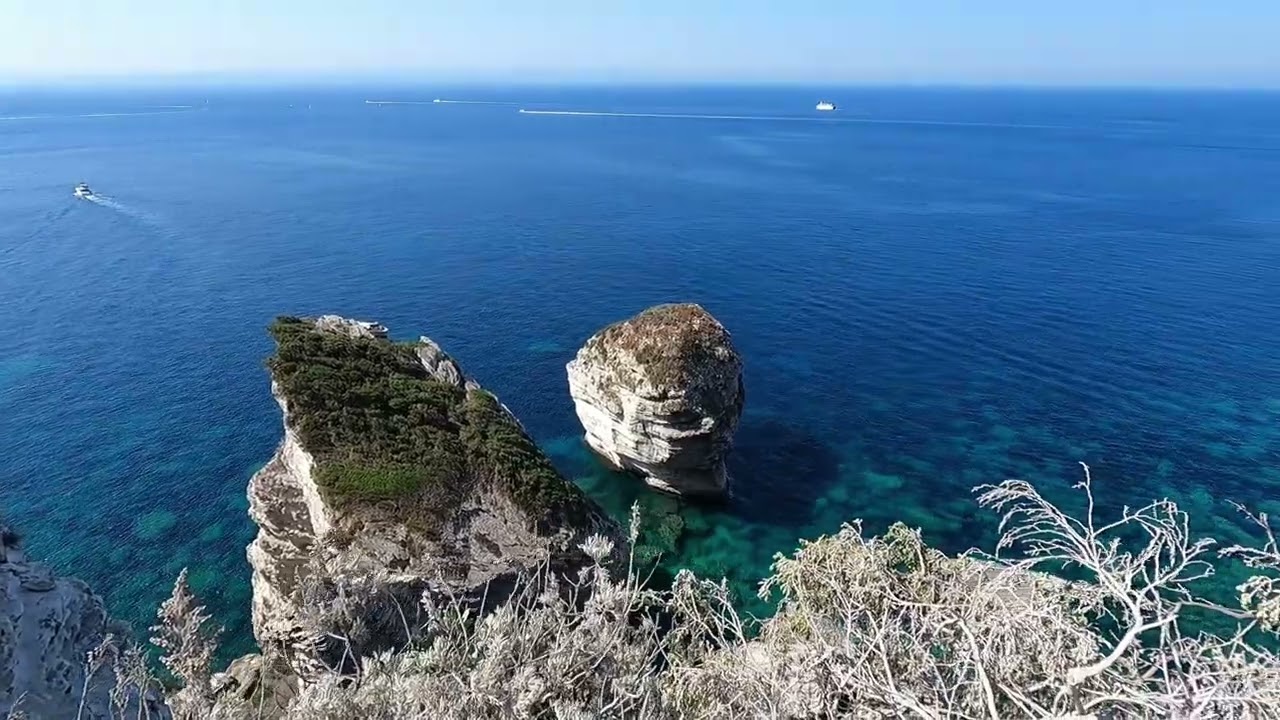 Boring movie about motorcycle trip to Corse ;)