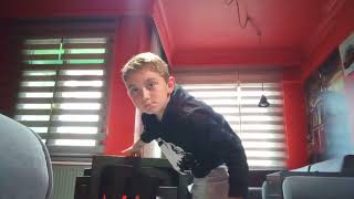 Elini Masanın Üstünden Çekersen Yanarsı Çektim Abone Abone Layk Atarmısın♥️❤️❤️❤️🖐️