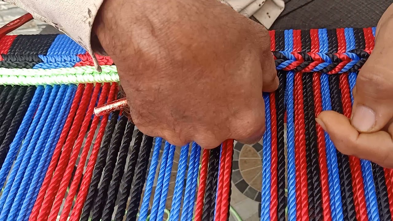 Watch and learn how to weave a double chain in a bunk with a different colored rope || चारपाई डिजाइन