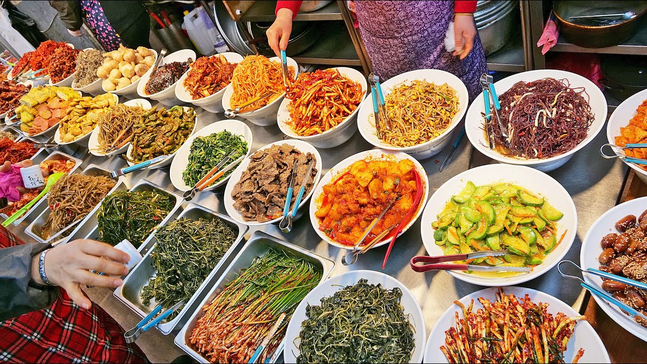 산더미처럼 쌓인 무한리필 40첩 가성비 한식뷔페부터 엄마 손맛을 느낄 수 있는 칼국수집, 줄서서 먹는 크로플까지 맛집 BEST l Korean food l Street food