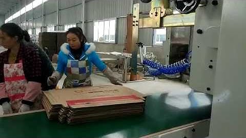 Stacker and cleaner, automatically by the control system, speed of the cardboard can be adjusted