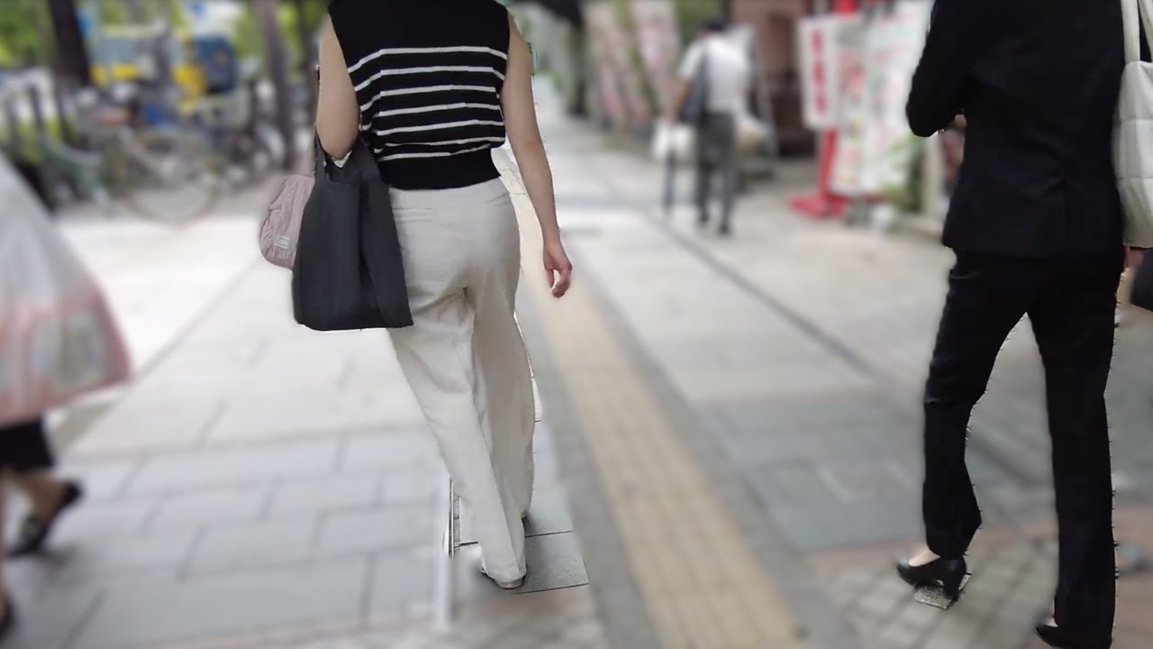 お散歩 街路樹にたたずむ妖精 Walk around Japan
