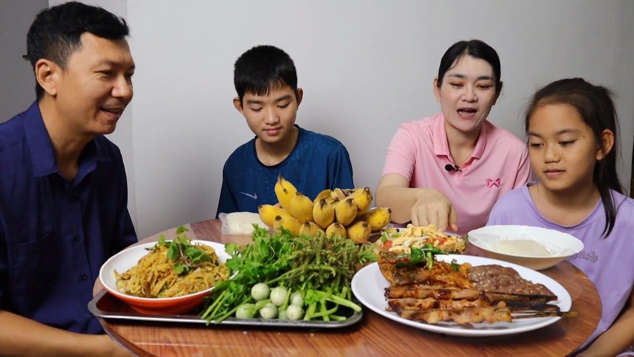 มื้อนี้มาครบแก๊ง😆 ได้เมนูซุบหน่อไม้ หมูย่างปลาส้มทอดกับปิ้งส้มเนื้อ 16 มิถุนายน พ.ศ.2568