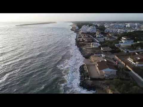 Acometida del mar en la playa de El Portil, 13 de enero 2023