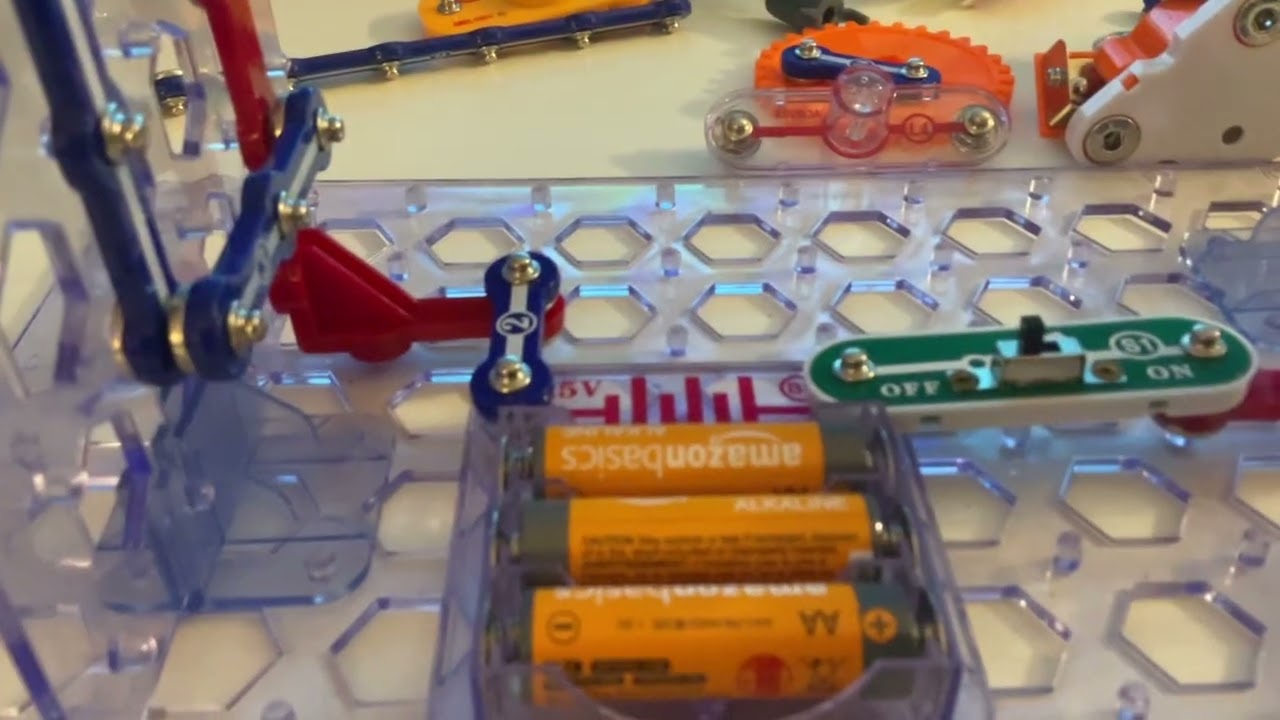 Snap Circuits 3D MEG: Efficient Ceiling Light 