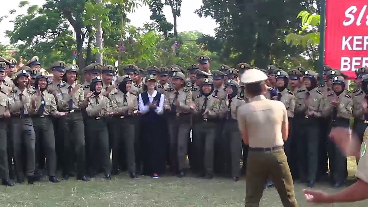 Aksi yel - yel keren SMK Kehutanan Negeri Kadipaten