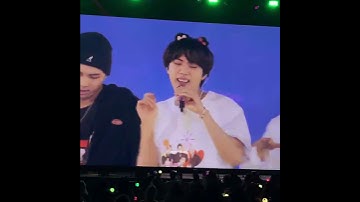 JUNGKOOK GIGGLE BECAUSE OF SQUID GAME TAEHYUNG #TAEKOOK #VKOOK #KOOKV..BTS PTD CONCERT IN LA DAY 3