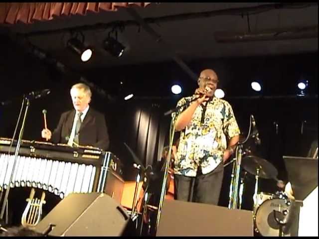 Смотреть «MANU DI BANGO GUEST DU DANY DORIZ BIG BAND "DE SIDNEY BECHET A LIONEL HAMPTON.mov» на YouTube