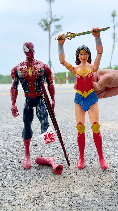 Wonder Woman tests Spider Man's legs | Marvel Toys