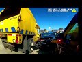 In a stolen car, six minors escape the police.