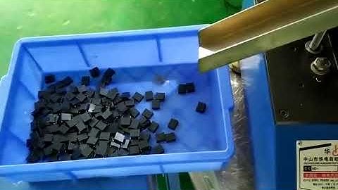 Automatic film capacitor lead cutting machine with vibration feeder bowl