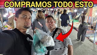 Salimos de compras a un mercado nocturno en Laos / Luang Prabang.