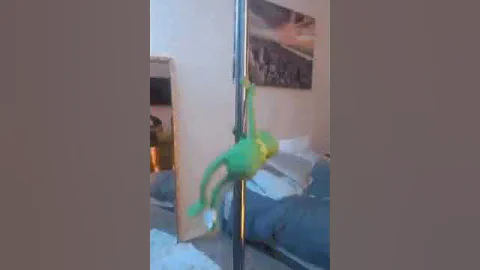 Kermit Dancing #kermit #poledance #youtubeshorts #funnyvideo