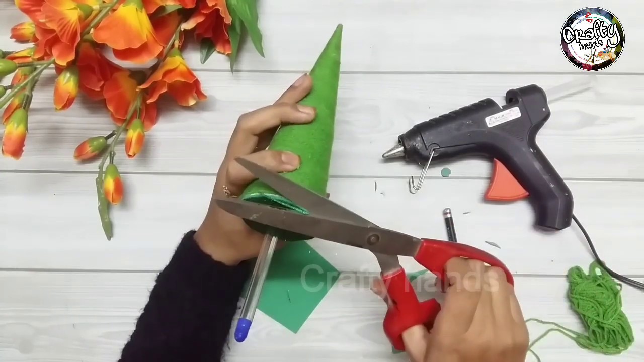 wool craft idea | How to make Christmas tree using wool| woolen tree ...