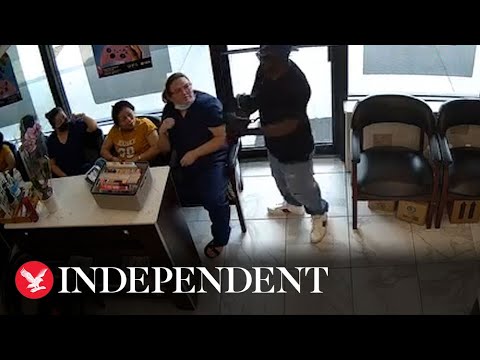 Suspect fails to rob nail salon when staff and customers ignore him and continue their treatments