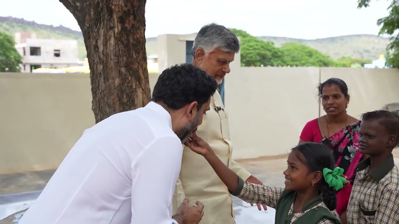 శ్రీసత్యసాయి జిల్లాకి చెందిన తల్లికి వందనం లబ్ధిదారుతో ముఖ్యమంత్రి గారు, మంత్రి లోకేష్ గారు మాటామంతీ
