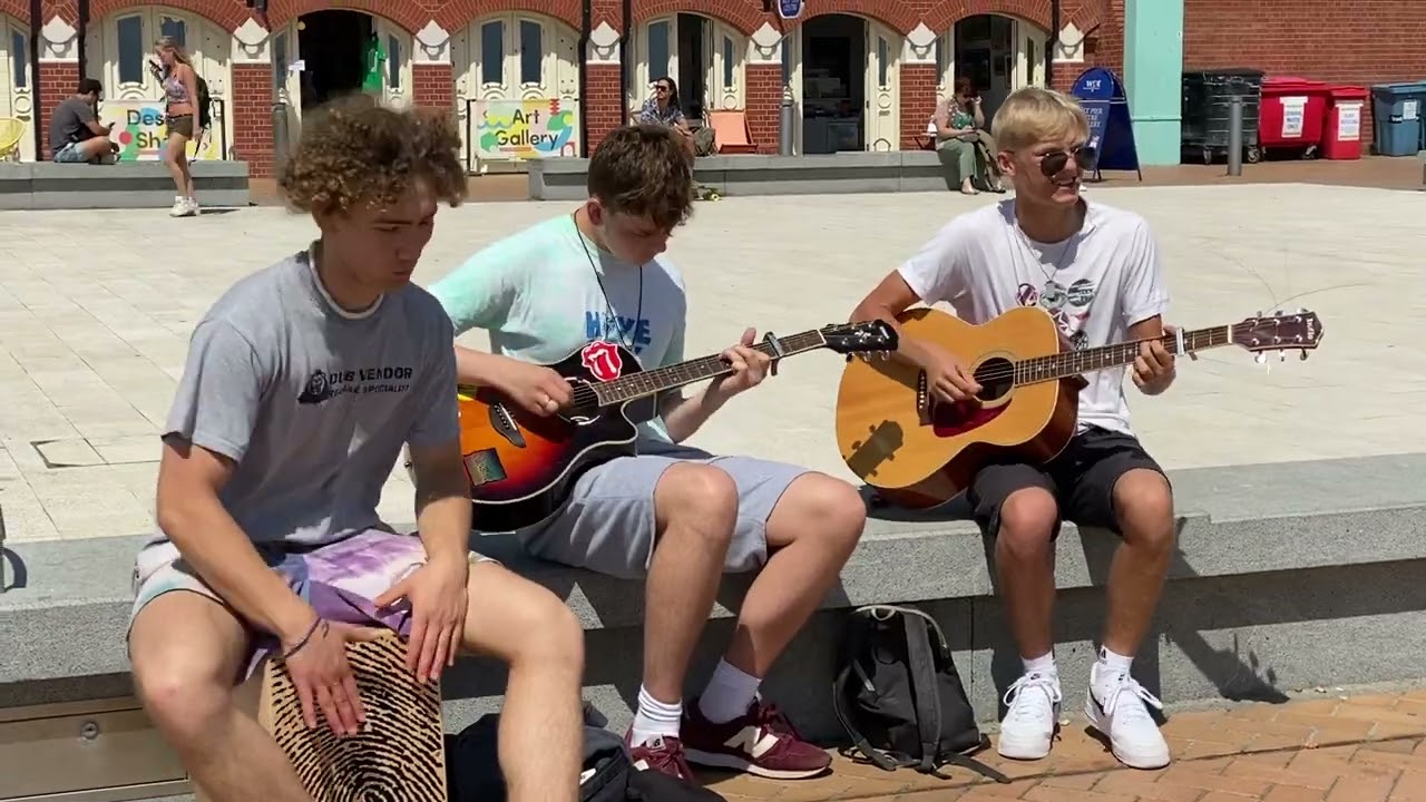 With a Surprise Dancer! Acoustic version of Supersonic (Oasis) by The Kicks. Brighton Beach Busking.