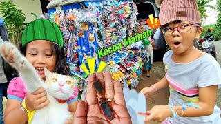 Hanum Bocil Ajak Kucing Lucu Pilih Kecoa Mainan Di Abang Penjual Mainan Keliling Hanum Diary