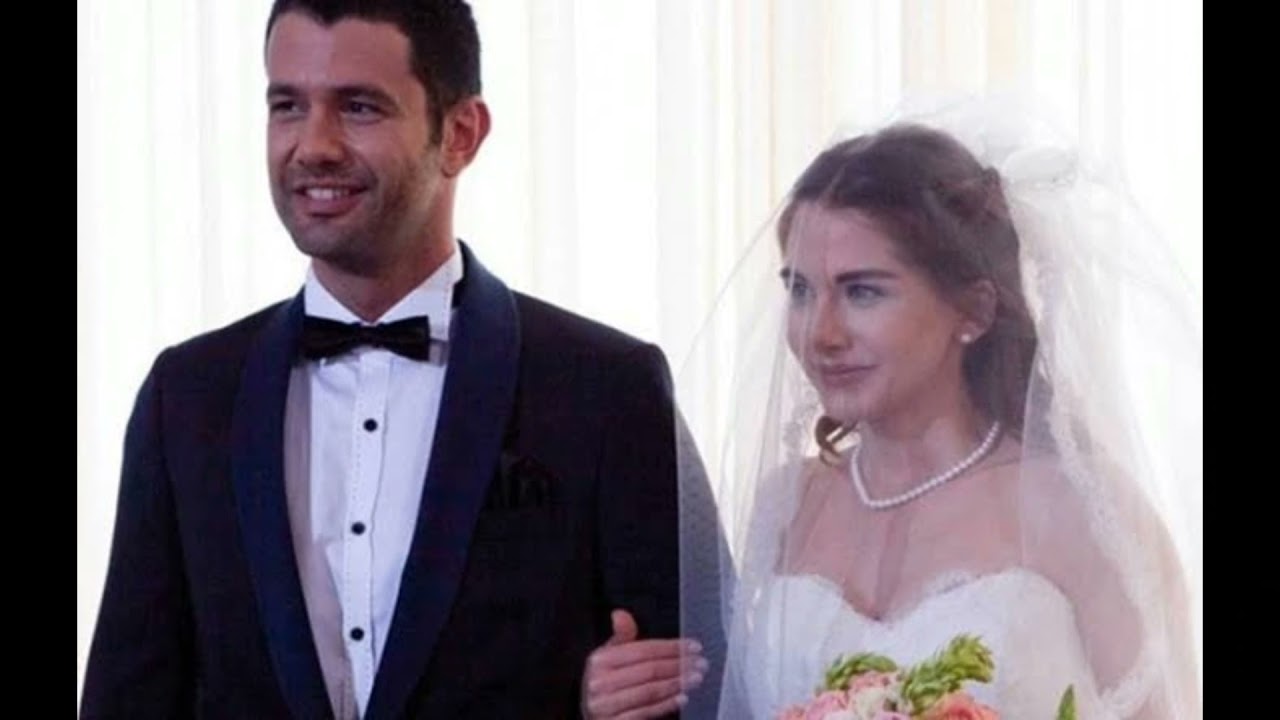 Turkish Actress Ezgi Asaroglu latest Beautifull cute Images Of Real Life