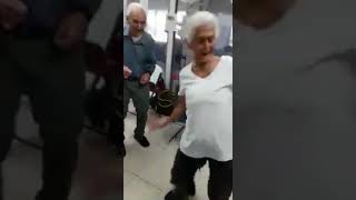 Olha Essa Nona Dançando Uata Funk