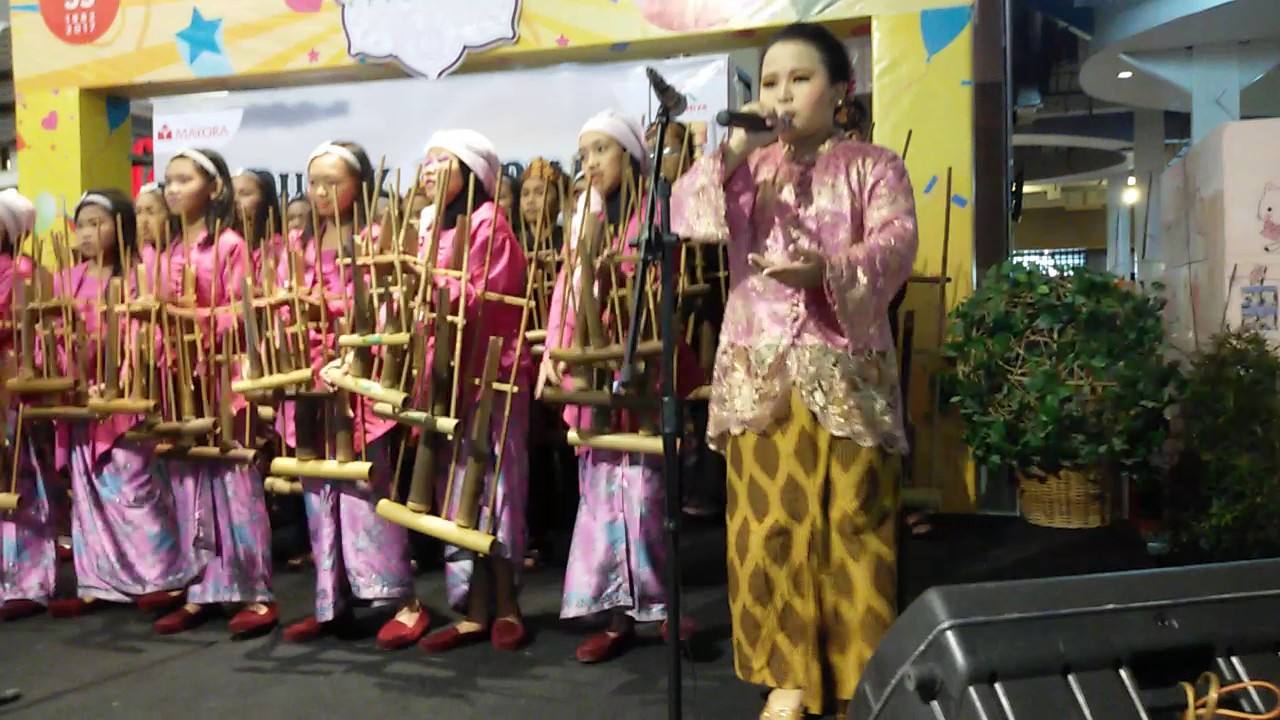 Angklung lagu sunda es lilin - YouTube