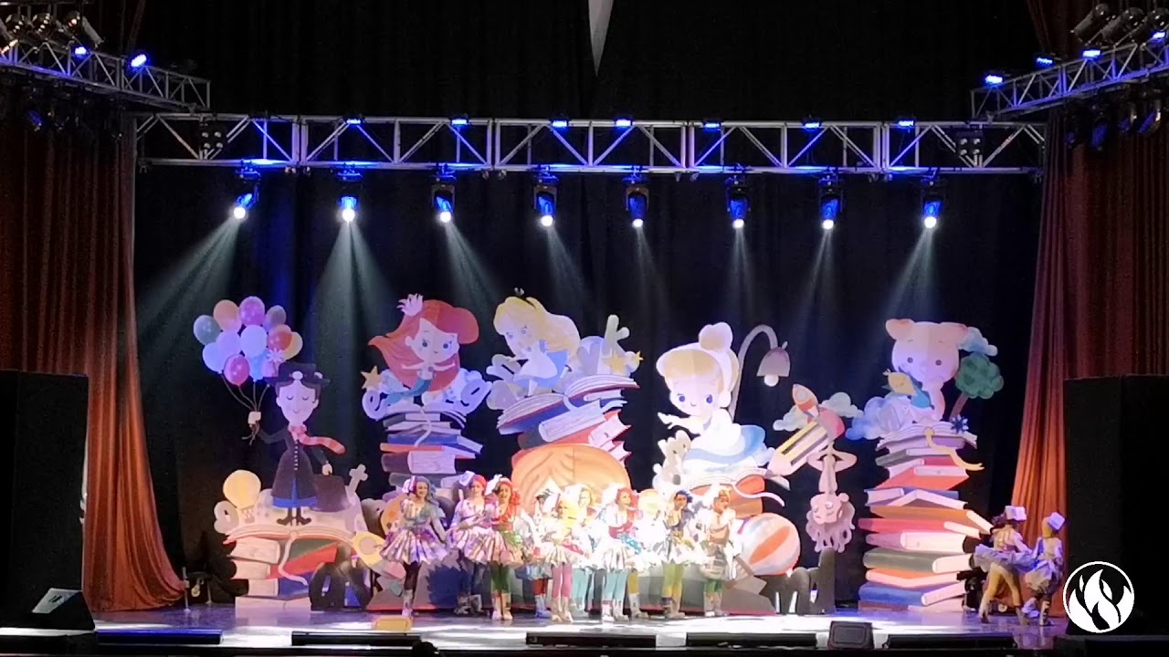 Actuación de la Hoguera Ciudad de Asís con el tema 