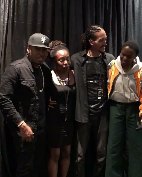 Fan Proposal in front of Nas & Lauryn Hill