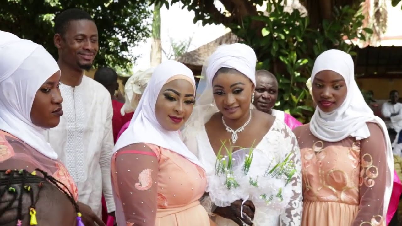 SALIMA - HEUREUX MÉNAGE