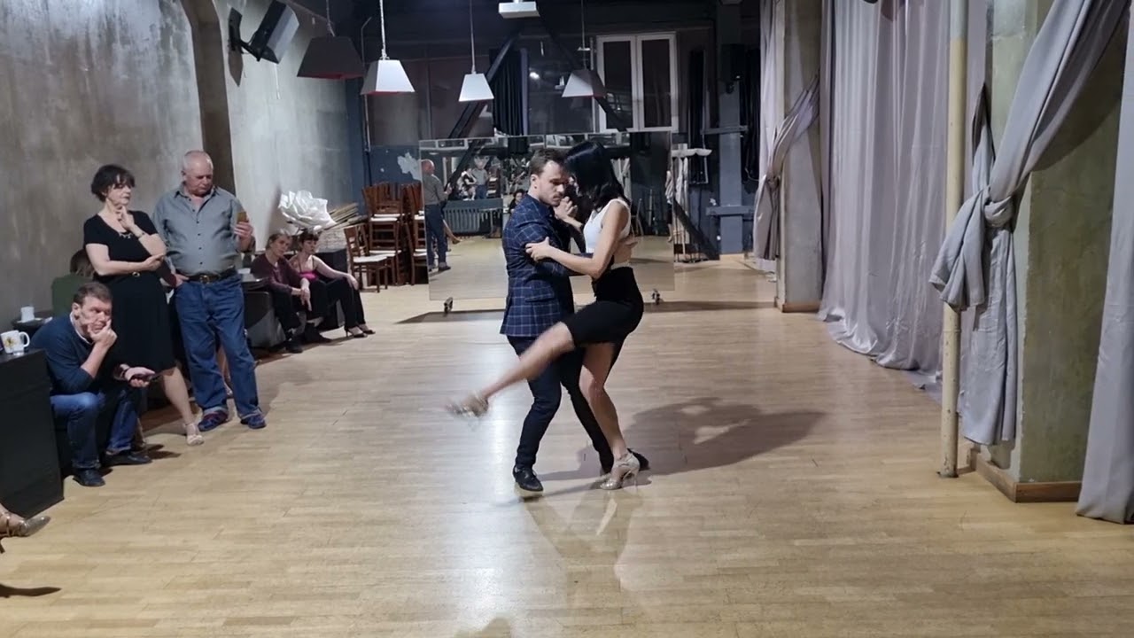 Tango - Gancho, enganche, leg wraps from lady's side step | Mikhail Tchudin - Elvira Kashkarova