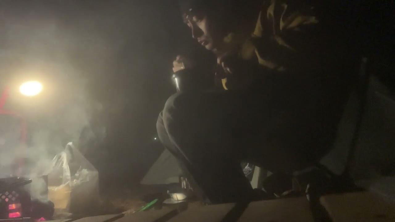 一月の夜中に外でラーメン🍜