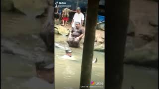 14 Juni 2020 Sholat Di Tempat Tak Lazim