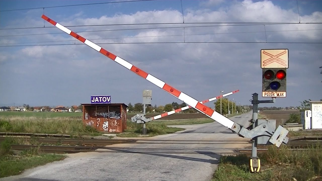 Spoorwegovergang Jatov (SK) // Railroad crossing // Železničné priecestie