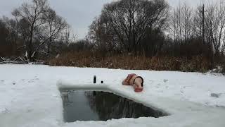 Согреваюсь перед прорубью.I warm myself before the ice hole.Hardening Winter Swimming in December