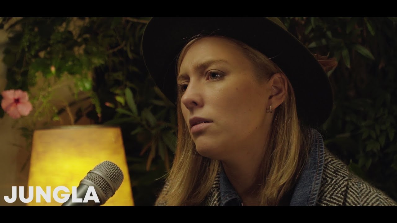 Titi Stier · "Smoke & Mirrors" · Backyard Session