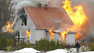 Richelieu: Exercice d'incendie contrôlé / Controlled burn at historic house 3-30-2019