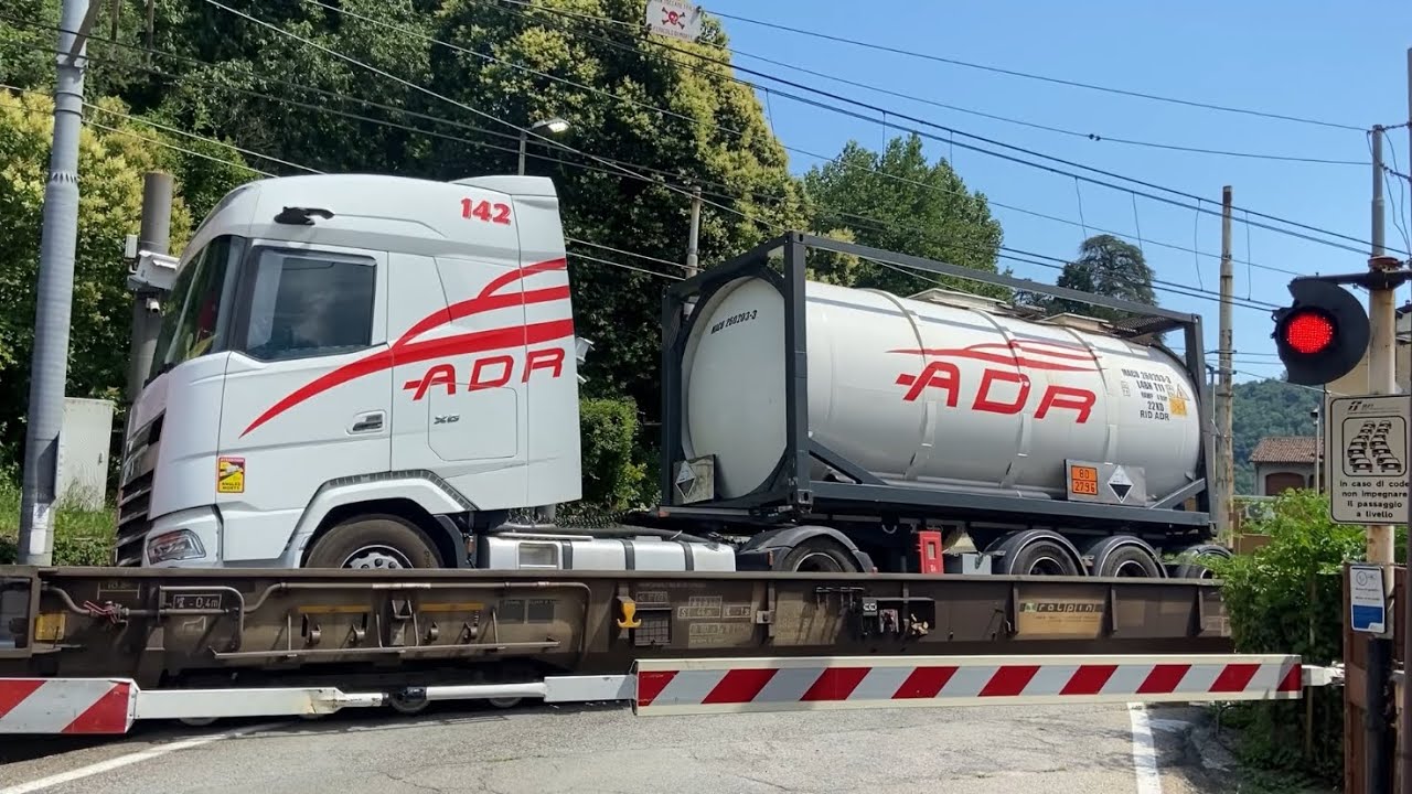 LUNGHISSIMA AUTOSTRADA VIAGGIANTE in TRANSITO al PL di LAVENO per LUINO!