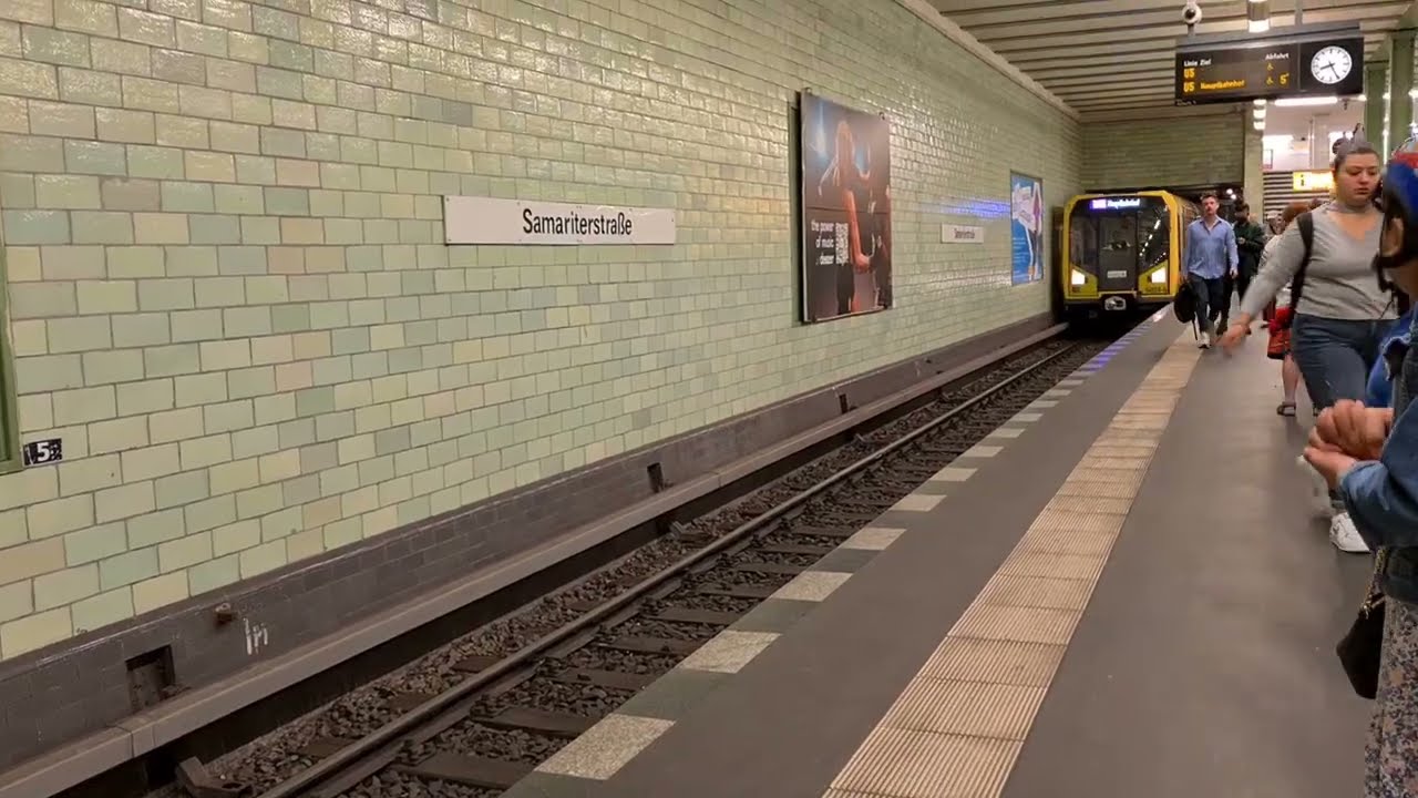 U-bahn (U5) - Berlin underground train approaching Samariterstraße