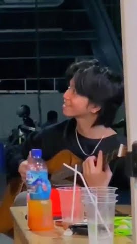 story wa nemen gitar tongkrongan