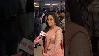 මයව දකල තයනවද? උදර Udari Warnakulasooriya In Asu Premiere