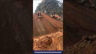 Excavator Slope Grading Machine Work for Mountain Side leveling and stabilizing