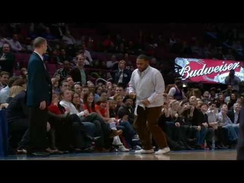 Anthony Anderson Shows His Dance Moves
