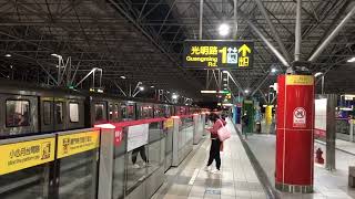 台北捷運C301型（013/014）往淡水/（043/044）往象山分別進入北投站