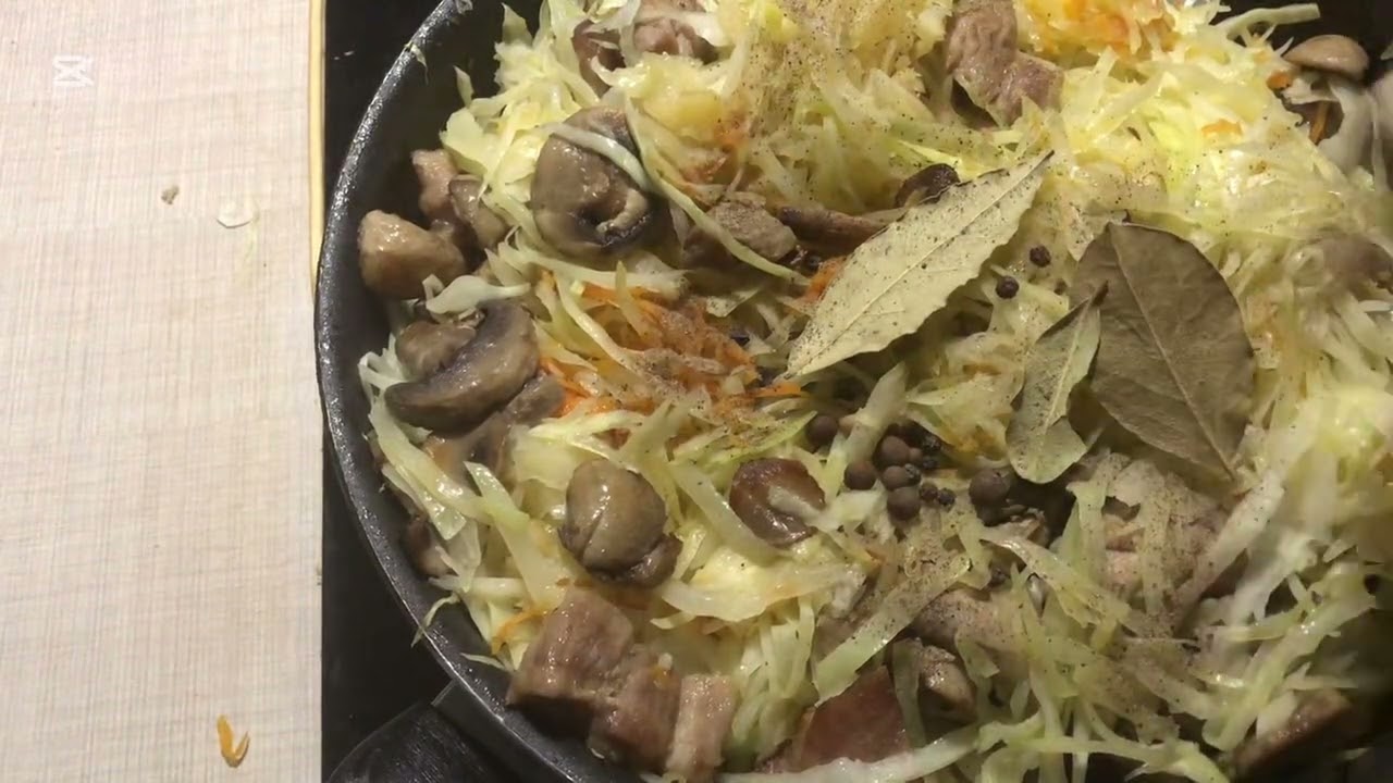 Капуста с грибами и мясом  Понравится всем