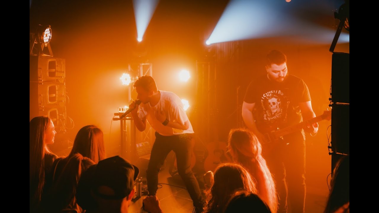 paul small - six bottles [LIVE @ Red Bull Doodle Art Contest] - YouTube
