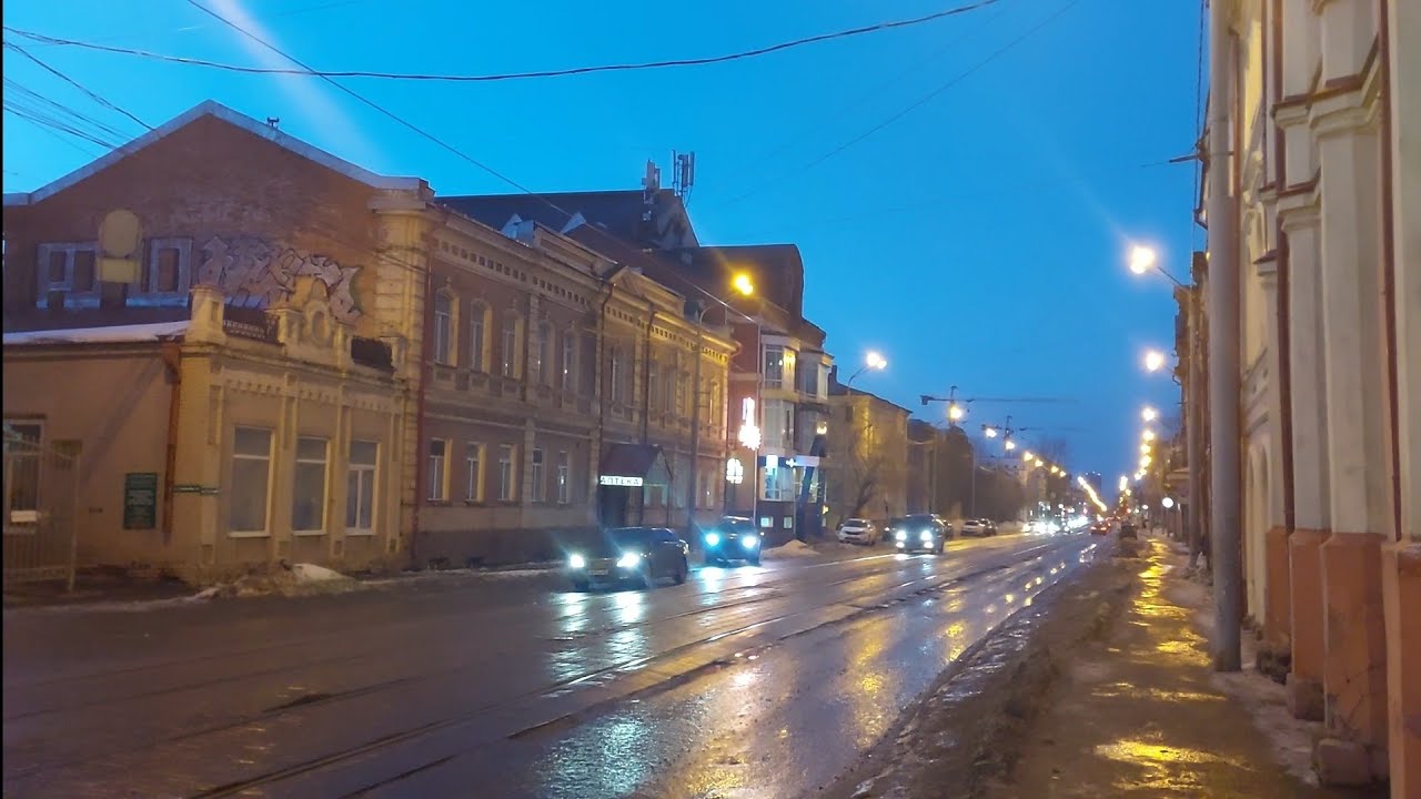 Город Томск весна. Проездом в Томске, прогулялись вечером по улице .