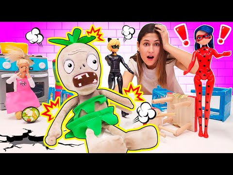 Ayşe ve Marinette oyuncak Barbie ile mutfakta kurabiye yapıyor. Çocuklar için eğlenceli video